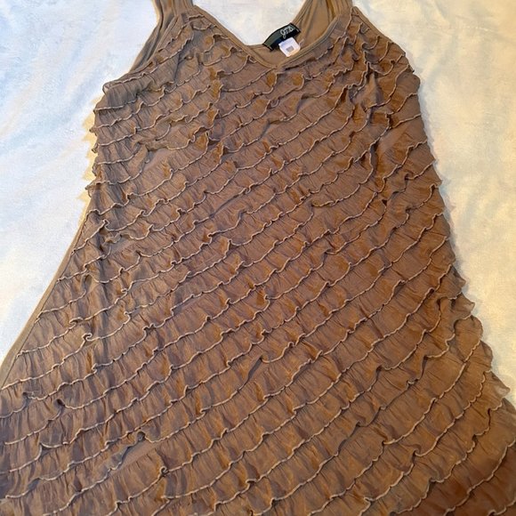 Ruffle camisole, flirty and fun! - Picture 5 of 9